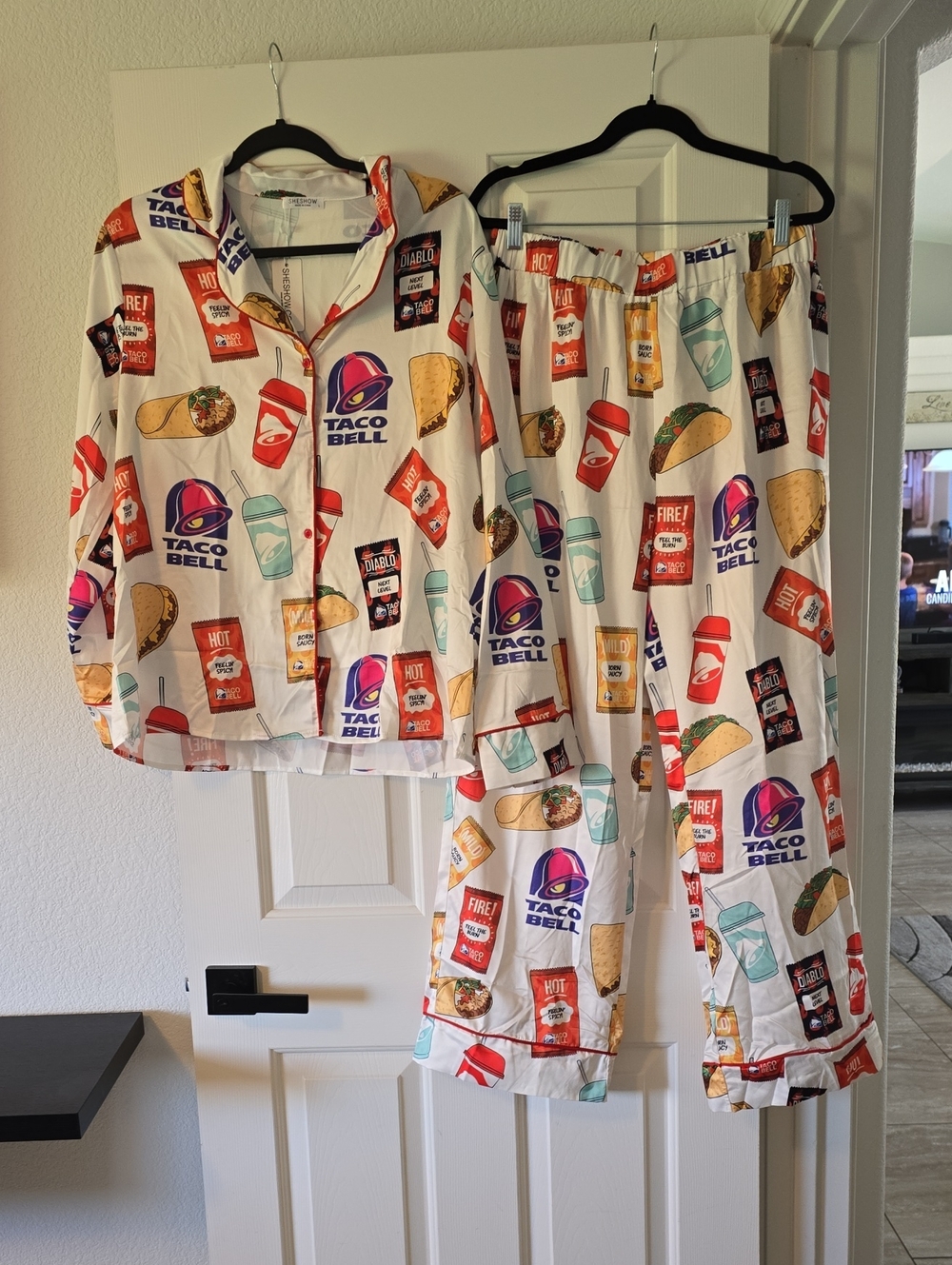 She Show White Taco Bell Pajama Set Sz Lg Nwt